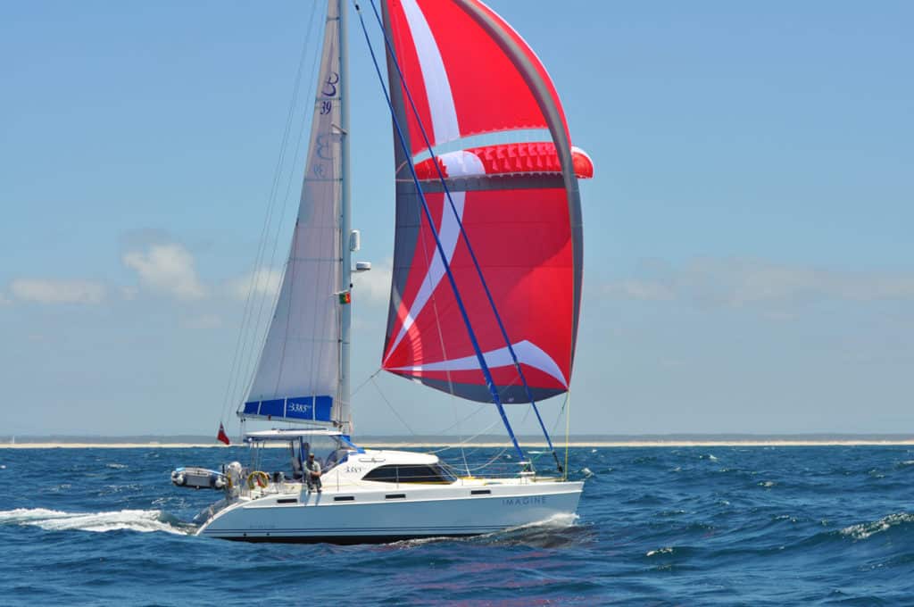 catamaran broadblue 385