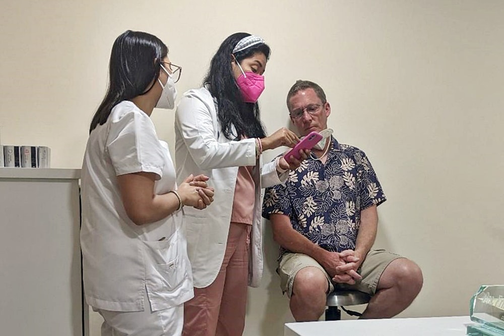 Doctora Ocha reviews pictures of Jamie’s nose carcinomas.