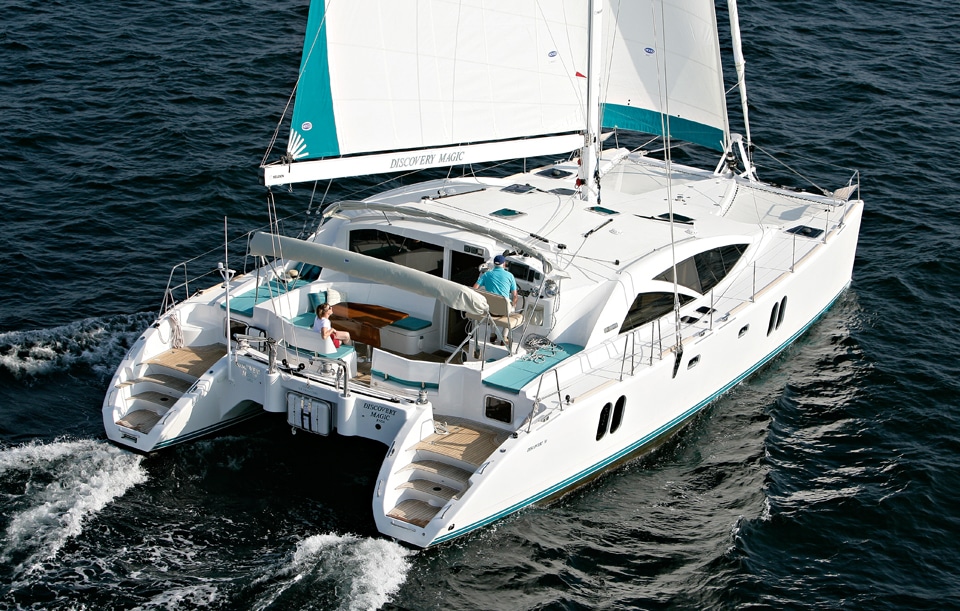 discovery 30 catamaran