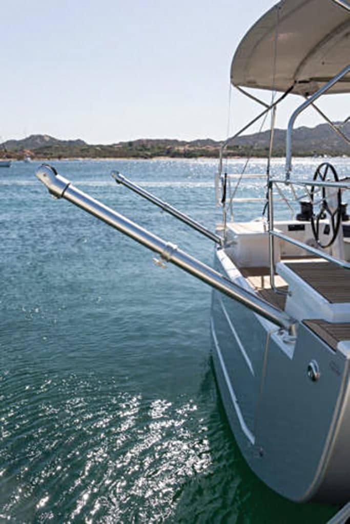 Retractable davits