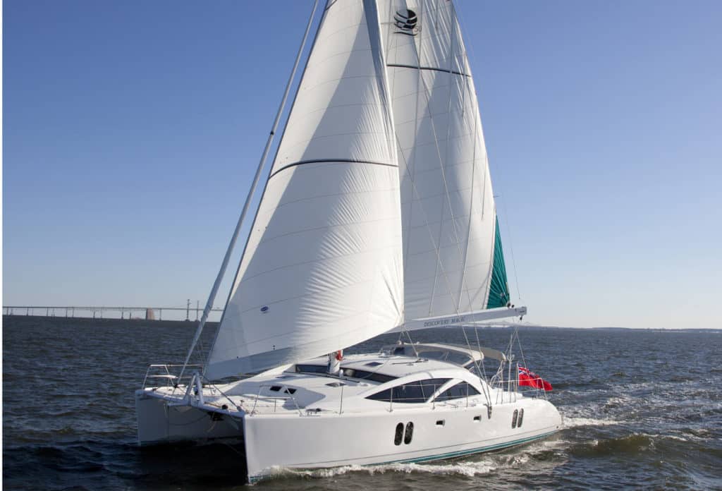 discovery 30 catamaran