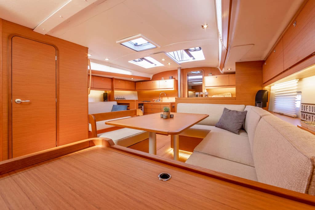 Dufour Yachts 430 saloon