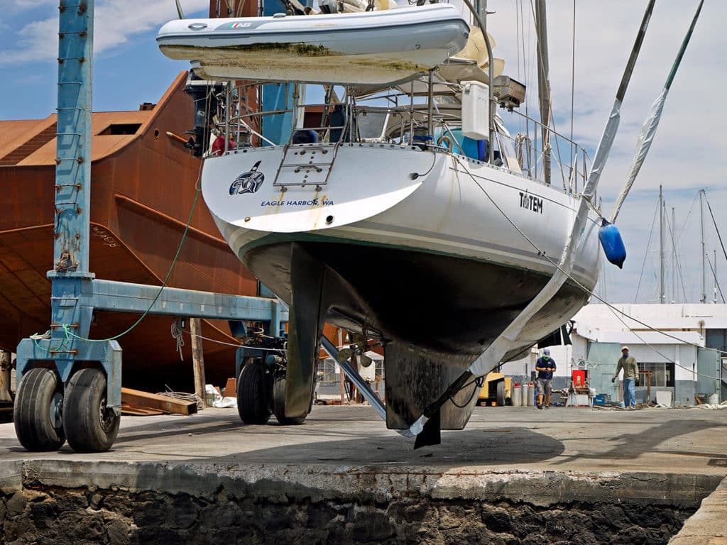 boat in travellift