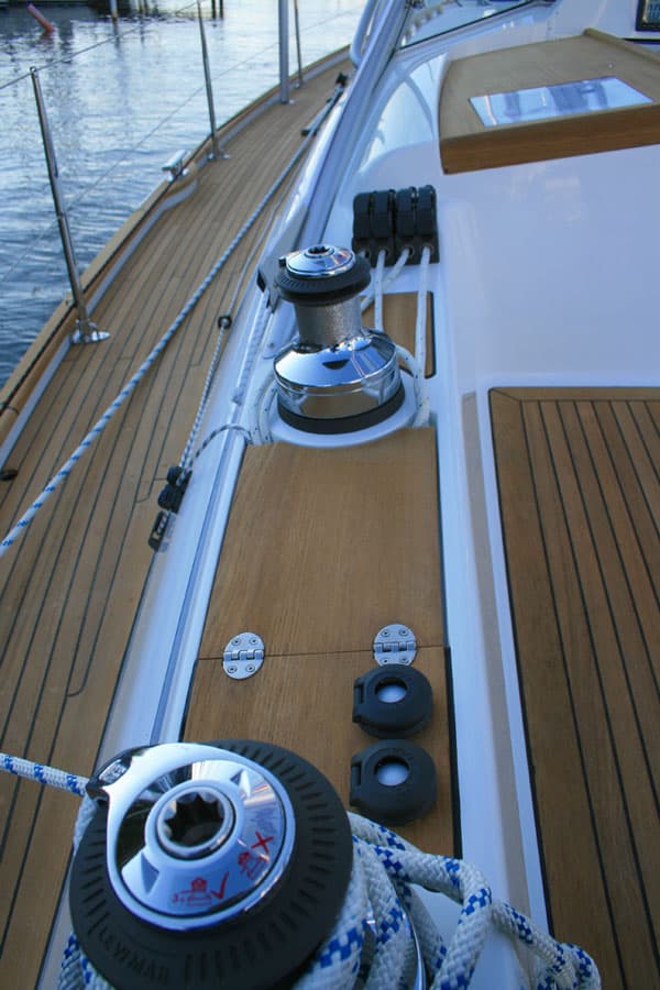 Hallberg-Rassy 372 deck