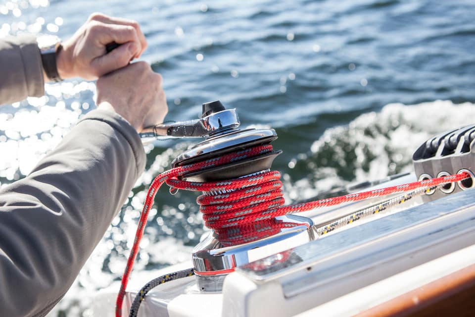 how do sailboat winches work