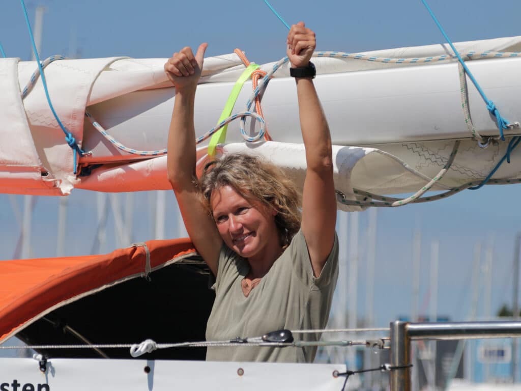 Kirsten Neuschäfer becomes the first woman ever to win a solo circumnavigation yacht race.