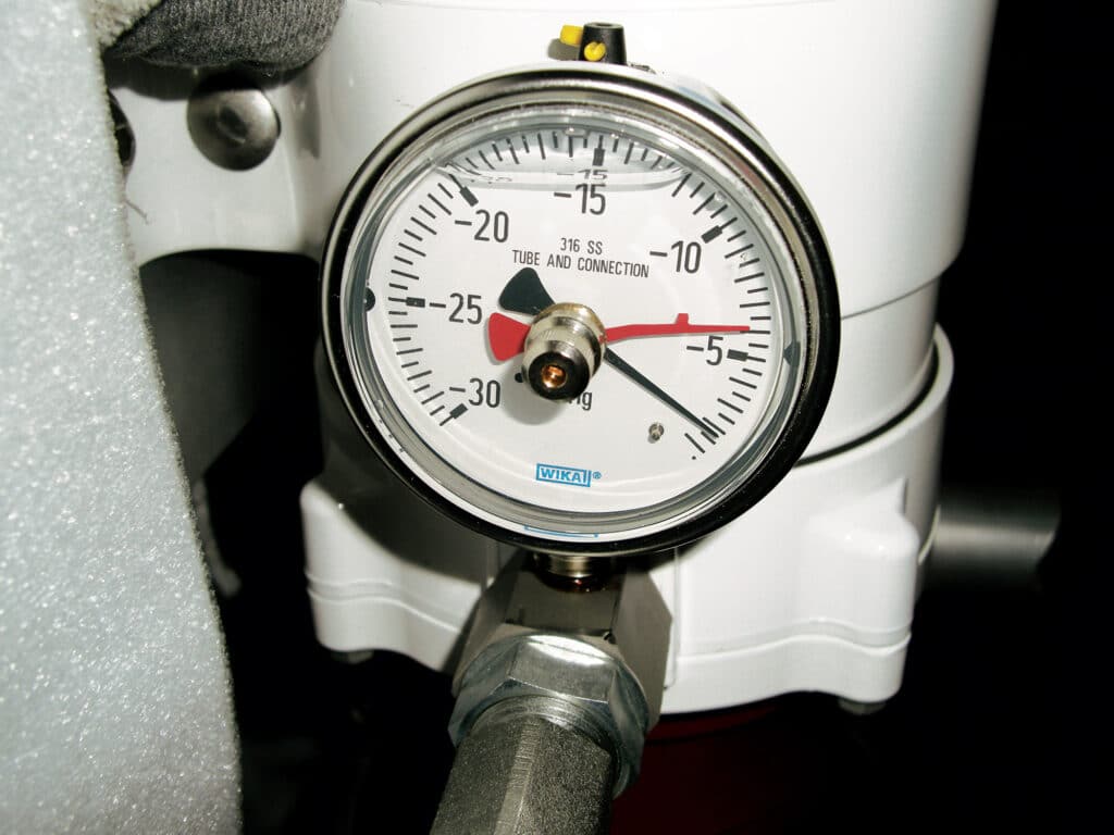 vacuum gauge for a primary fuel filter