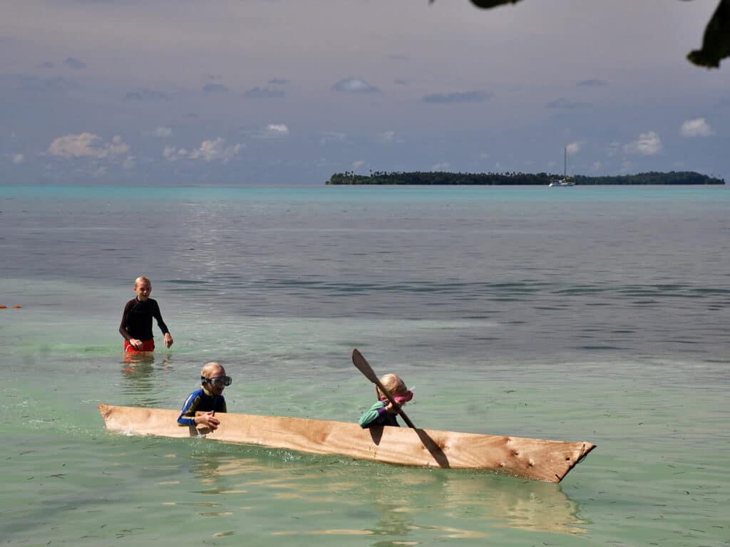 Kids canoeing