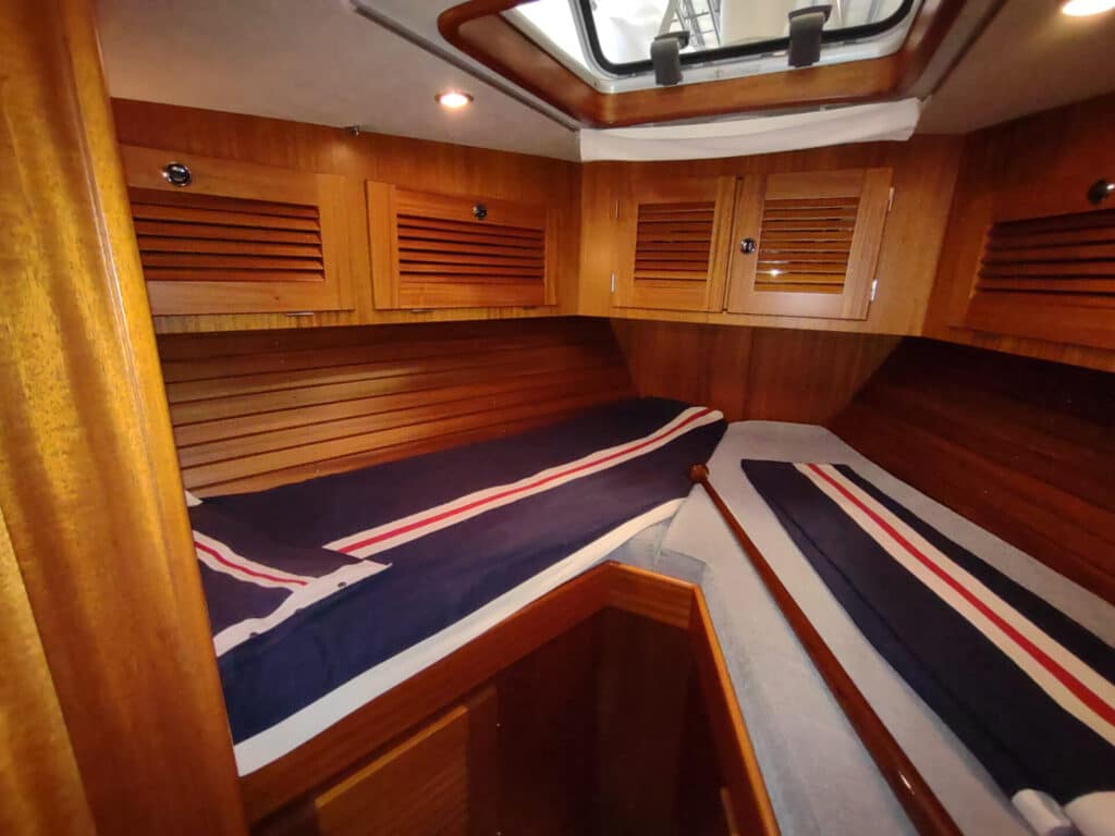 Hallberg-Rassy 46 interior