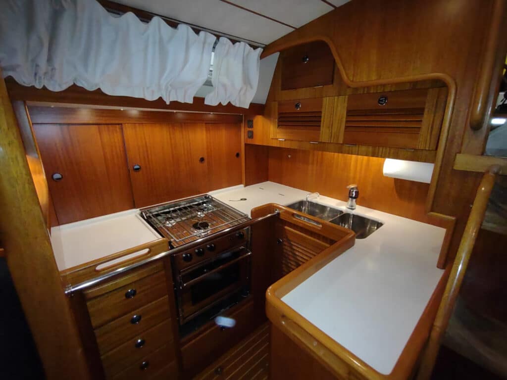 Hallberg-Rassy 46 galley