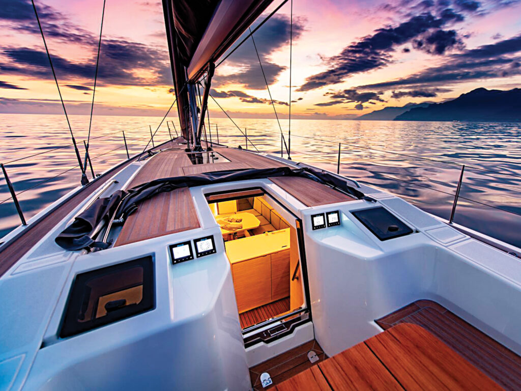 Deck of the Italia Yachts 14.98