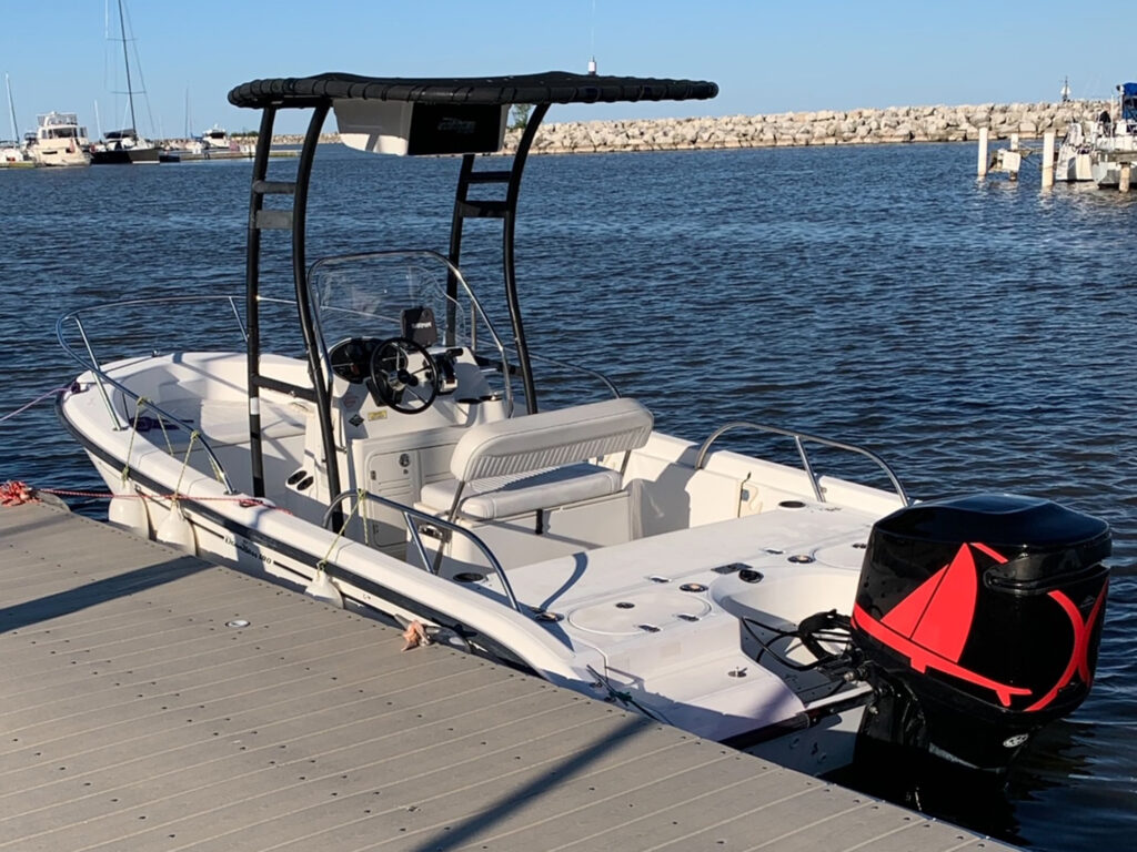 Dauntless 180 at dock