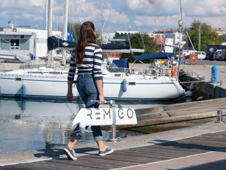 Woman carrying RemigoOne
