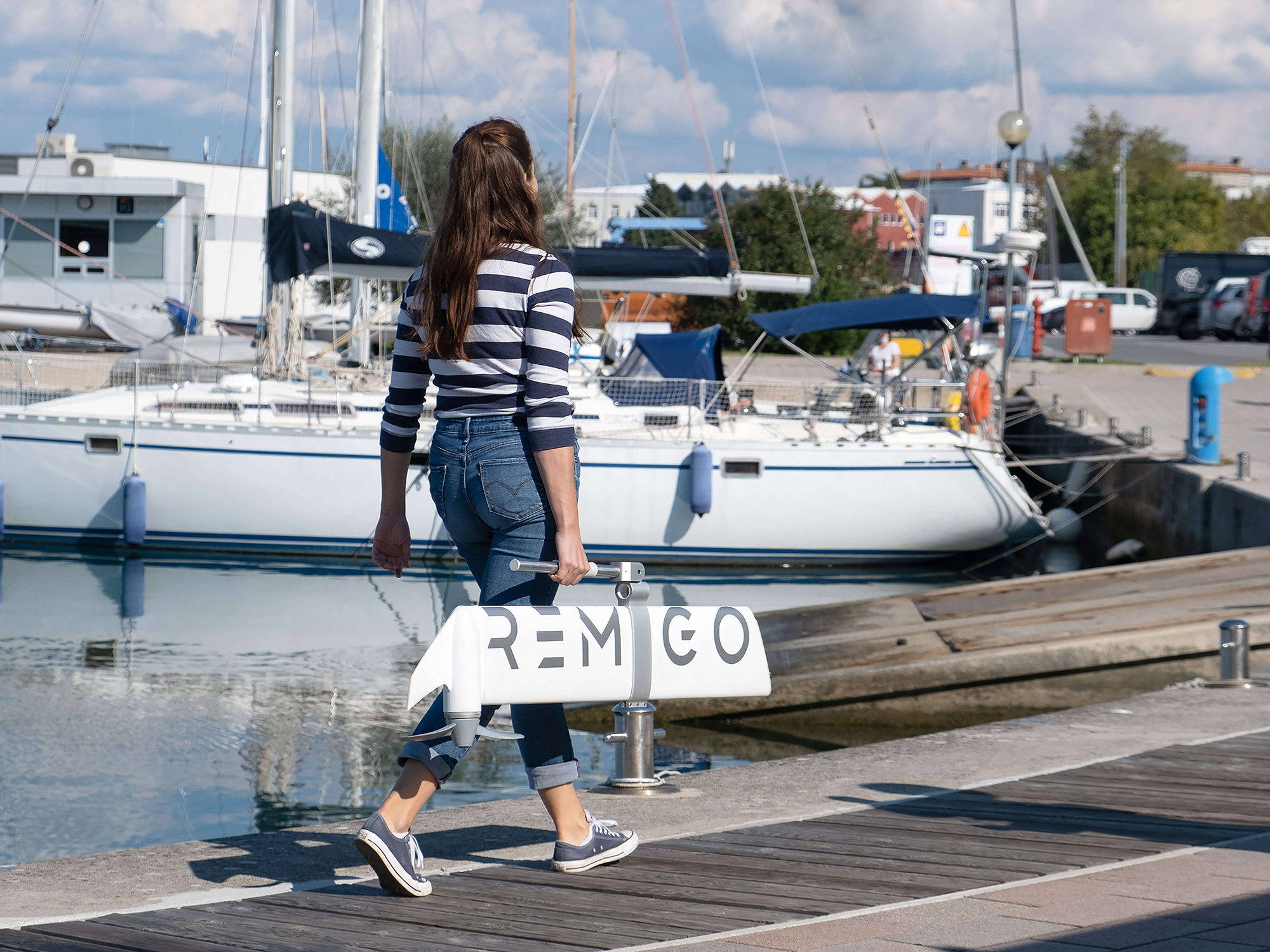 Woman carrying RemigoOne