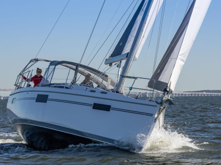 Catalina 425 on the water