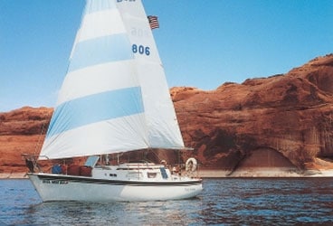Thanks to the generous sail plan, the Balboa 26 can make good use of light breezes.