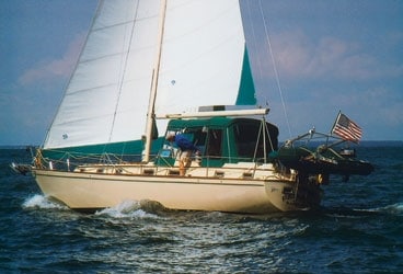 pearson 385 368 Ample displacement gives the Pearson 385 an easy motion in choppy conditions, and the all-round canvas keeps the crew dry.
