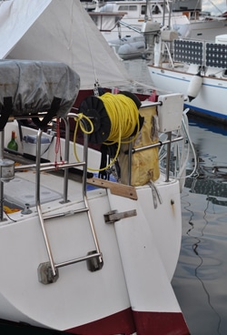stern reel Most of the reels use either floating polypropylene or flat webbing, few use nylon three-strand. Seems to me that polypropylene would provide comparatively little strength or chafe resistance.