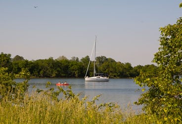 La Trappe Creek On a spring bareboat charter, old friends learn lessons of sailing, science, and camaraderie.