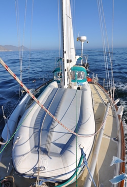 Del Viento- dinghy Our former dinghy hogged the foredeck underway, the Pudgy is more than 3 feet shorter--both a bonus and a trade off.