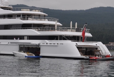 Del Viento- yachts Vibrant Curiosity—there's a 27-foot MasterCraft ski boat still tucked away in the garage, hard to see in this photo. The boat is reportedly owned by a German—so why an English name and a London hailing port?