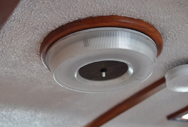 Del Viento- old light Here is what we want to replace: 22W circular fluorescent bulbs in a 10-inch-diameter, RV-styled fixture.