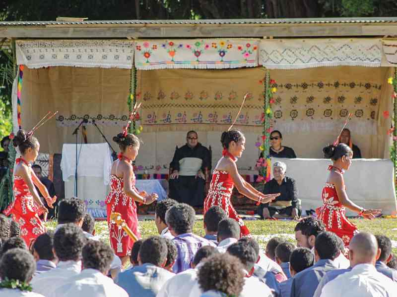 girls performing for the king of Tonga