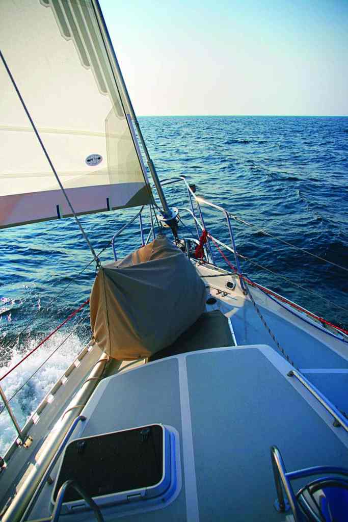 Once into open water, we unroll the genoa and start heading east. Eleanor is a superb sailboat, seakindly and resolute.