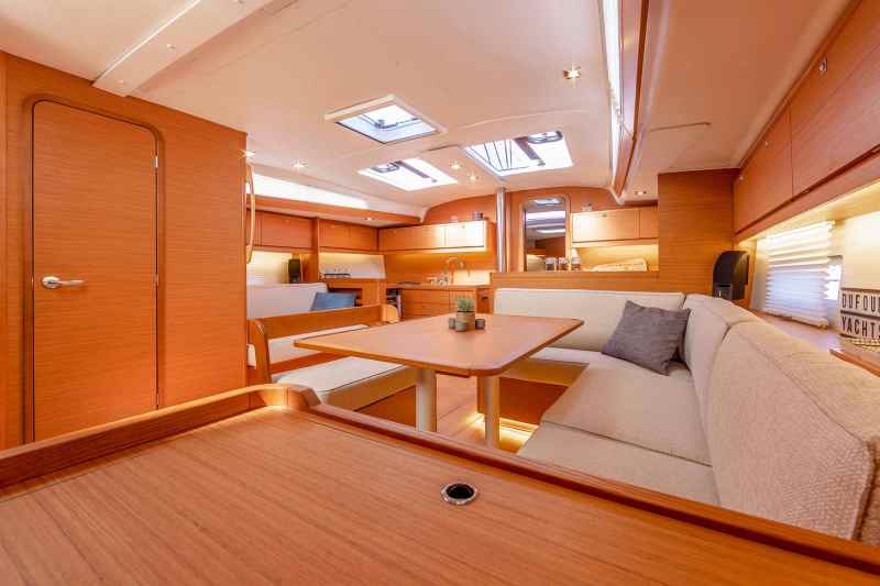Dufour Yachts 430 saloon