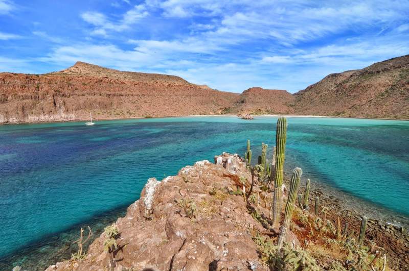 Del Viento anchored at Candeleros, one of several pretty spots on the west side of Isla Espiritu Santo.