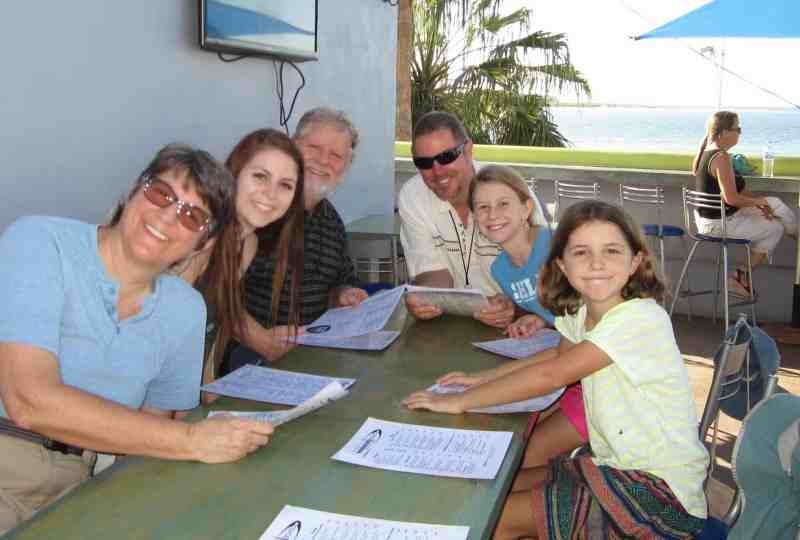 Former cruisers and family friends visited La Paz and gave a rundown on the South Pacific.