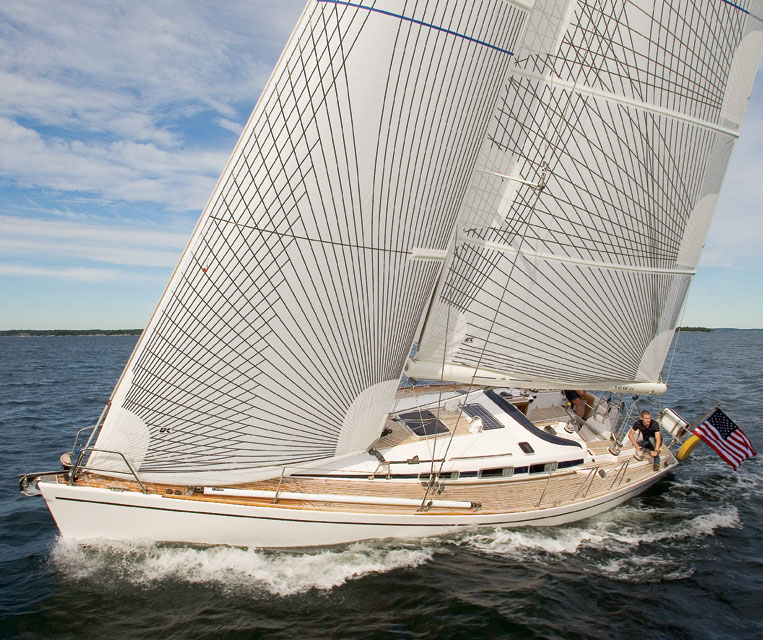 The Arcona 400 trucks to weather under state-of-the-art load-path sails from UK Sailmakers. The durable crosscut laminate sails use a scrim of Spectra fibers with carbon tapes and panels that are glued together.