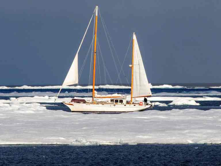 f78c4968-e675-3c0f-8fe0-3995e87be563 Northwest Passage