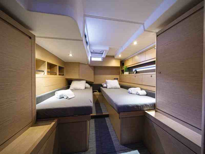 Twin aft bunks