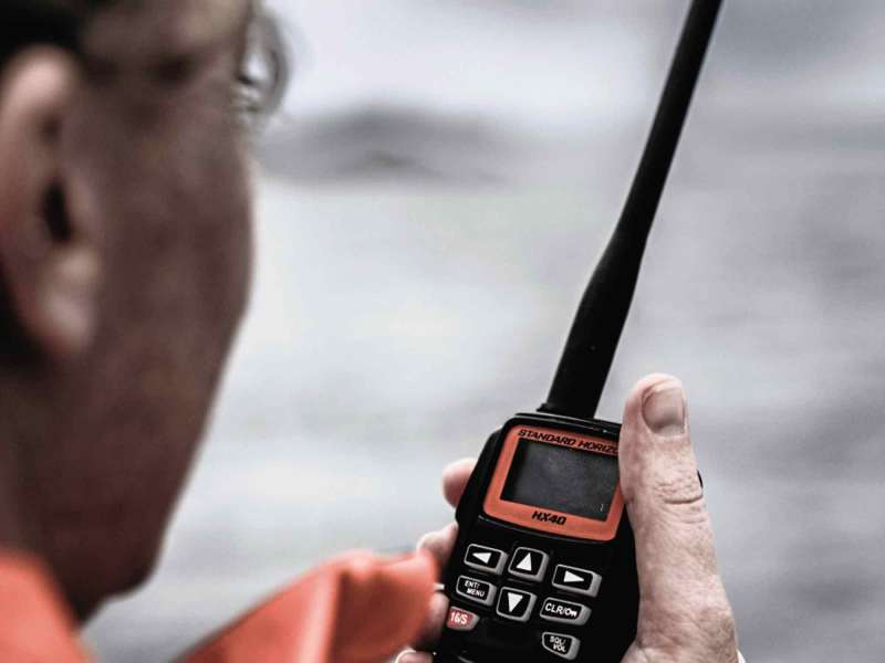 CRW0822_FOB2_Portable03_edit VHF radio