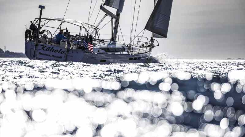CRW1222_FEA1_04_edit-teaser Author on his sailboat