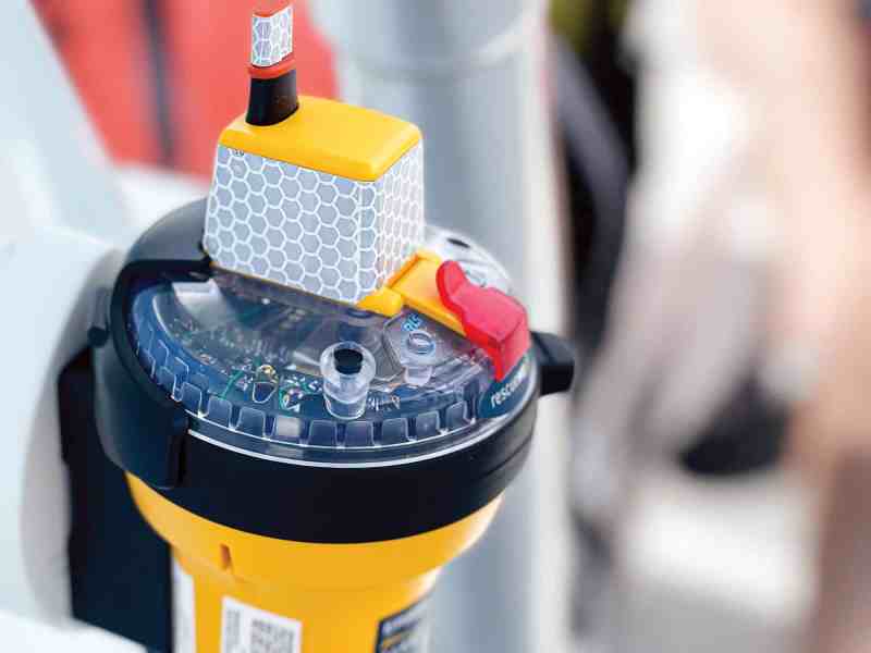 Ocean-Signal—EPIRB3—026_edit rescueMe EPIRB3