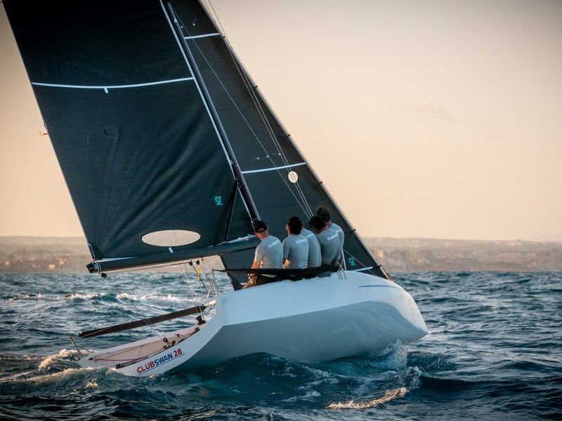 Club Swan 28 with 4 crew