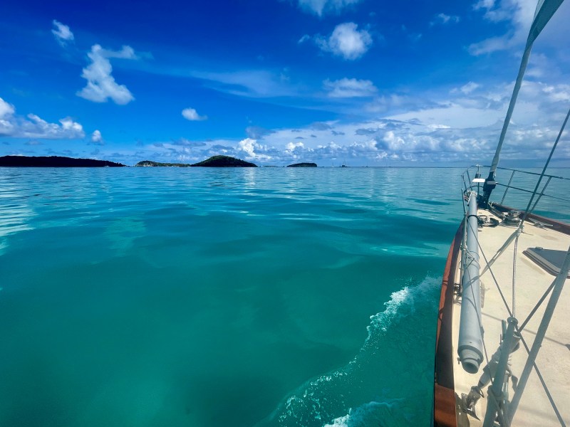 IMG_6427 Striker entering the Tobago Cays, with the small islets of Petit Rameau, Petit Bateau and Baradal ahead.