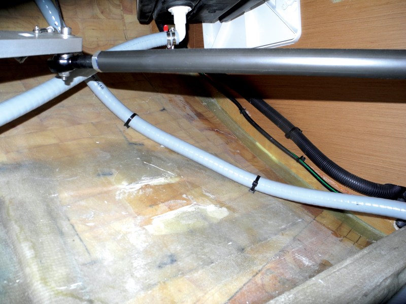 tubular rudder linkage clearance