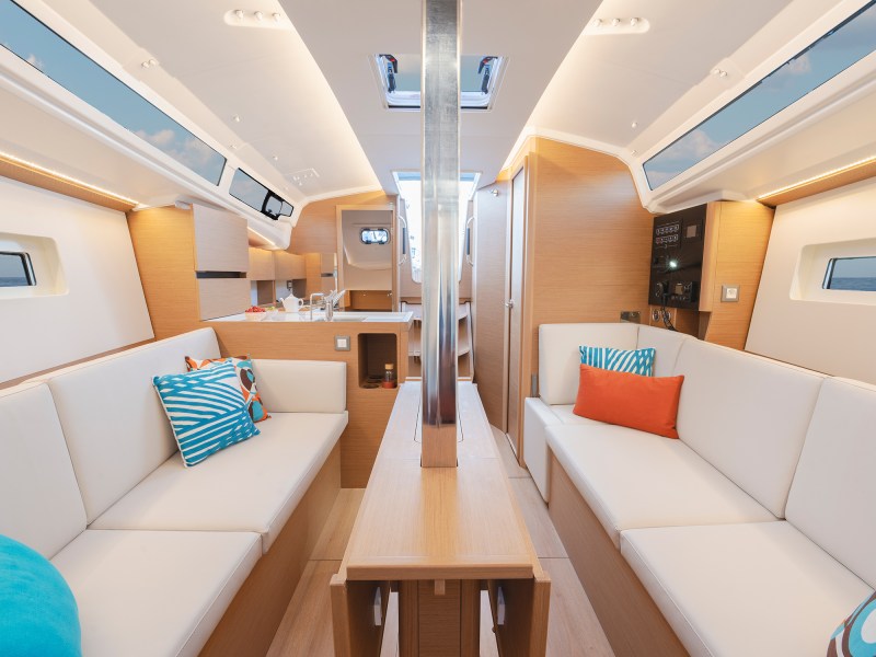 Sun Odyssey 350 salon