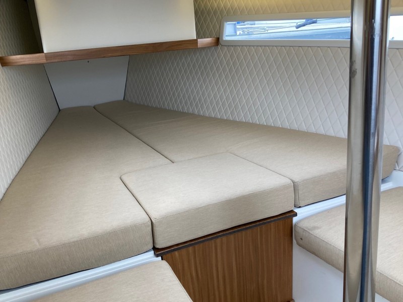 Domani S32 Lounge front interior
