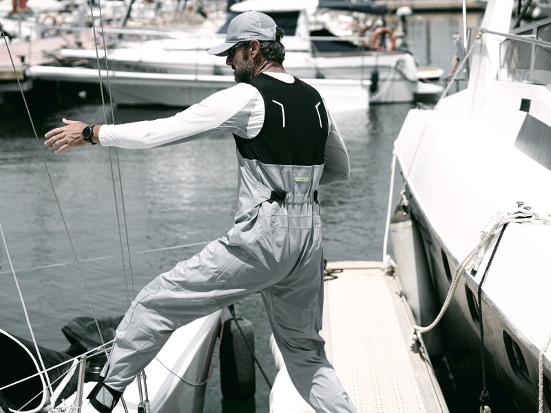 Dynamic_Motion34 Sailor onboard a boat