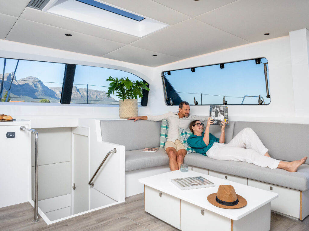 VOYAGE 510 saloon