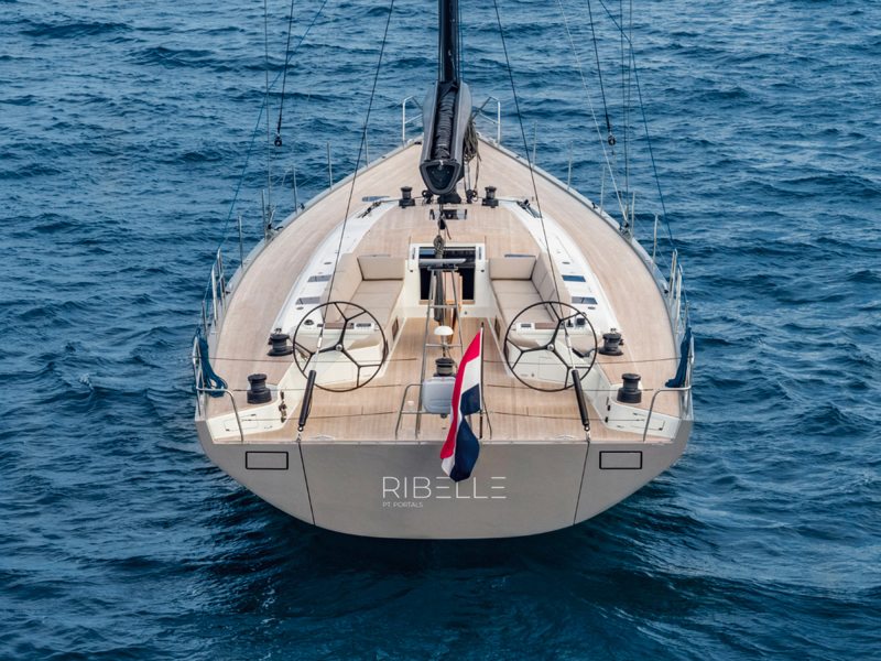Grand Soleil 65 Performance cockpit