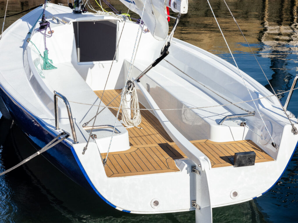 J/7 aft