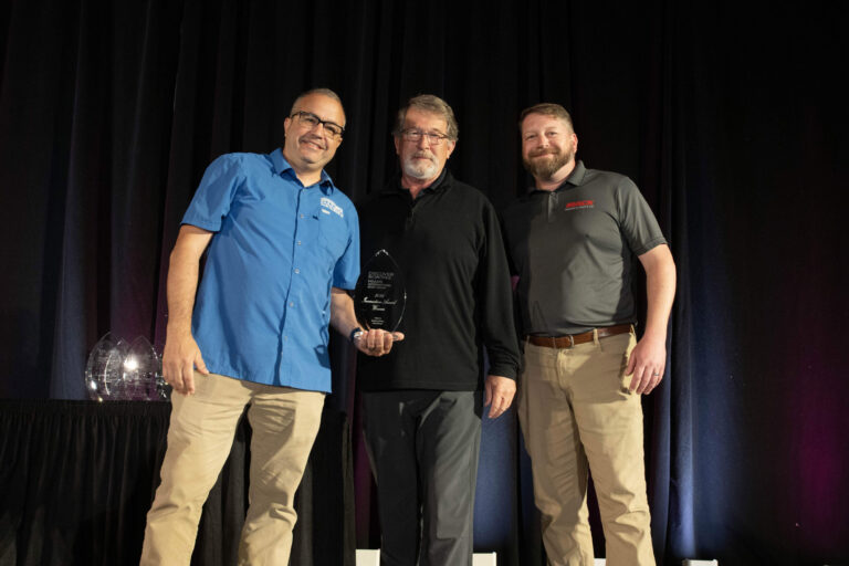 ePropulsion team winning award